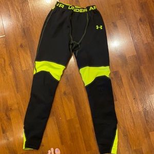 Under armor cold gear size med.